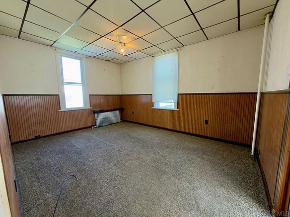 4th image of 190 Beatty Ave