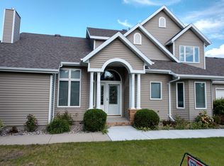 801 Raindale Ct, Grand Forks, ND 58201