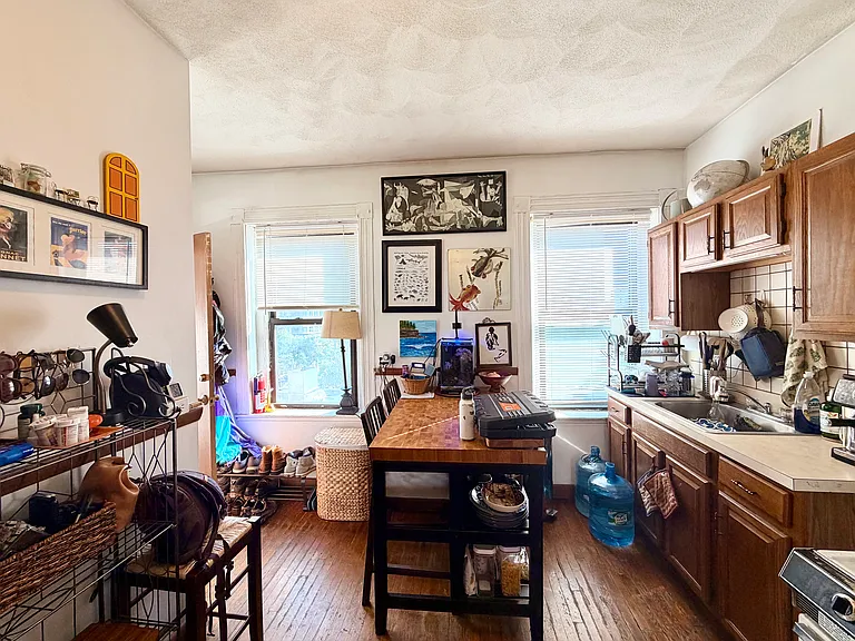 206 Hanover St #8 — Photo 1