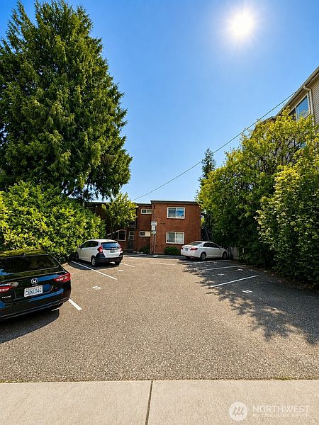 5th image of 3261 Fuhrman Avenue E