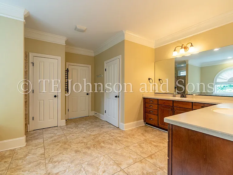 1112 Oakencroft Ct — Photo 24