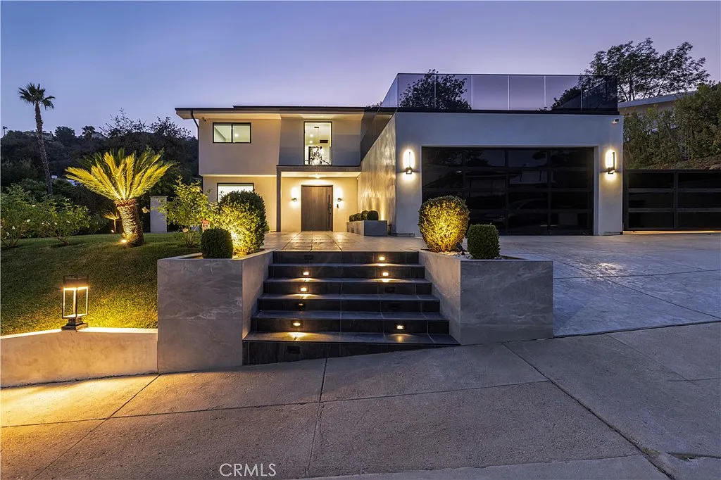 4 bed, 2800 sqft, $15,000 — Photo 2
