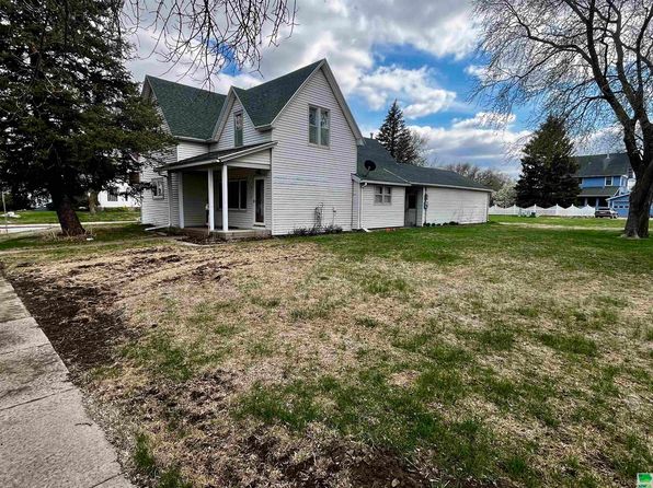 312 E Main St, Elk Point, SD 57025