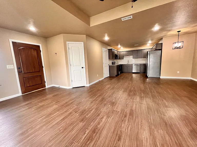 822 E Crystal Ave — Photo 5