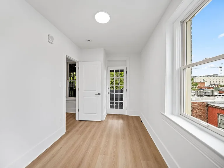 411 2nd St SE — Photo 41