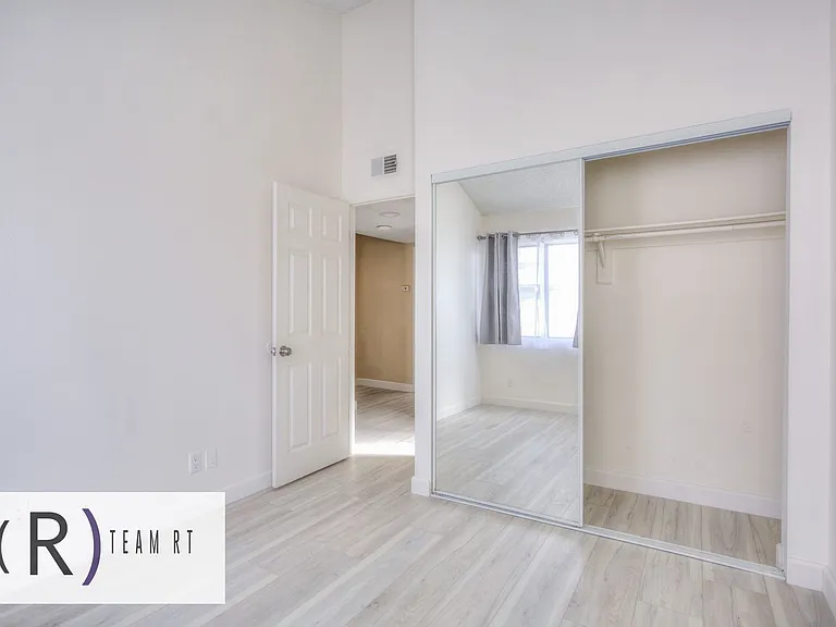 2020 20th St #6 — Photo 31