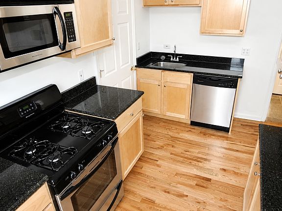 2nd image of 1851 N Fairfield Ave