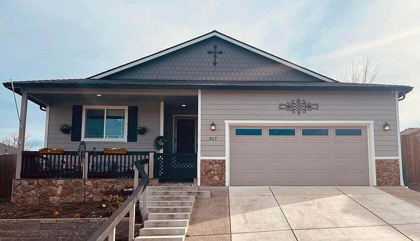 1st image of 917 Stonewater Dr