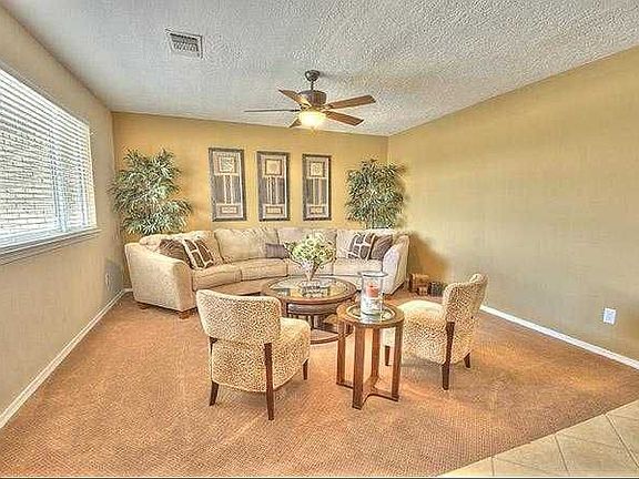 3rd image of 3532 Yosemite Dr NE