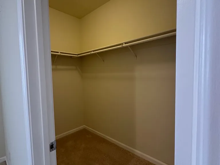 322 S Central Pkwy — Photo 17