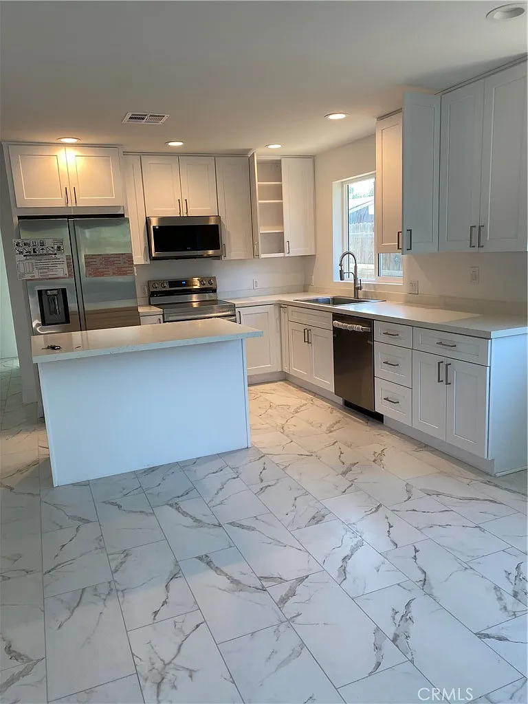 4 bed, 1400 sqft, $3,400 — Photo 4