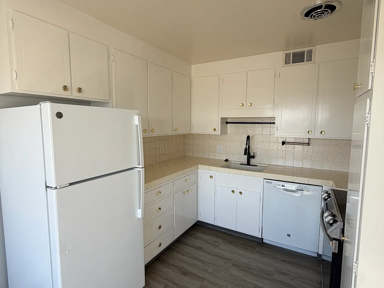 1 bed, $4,200 — Photo 3