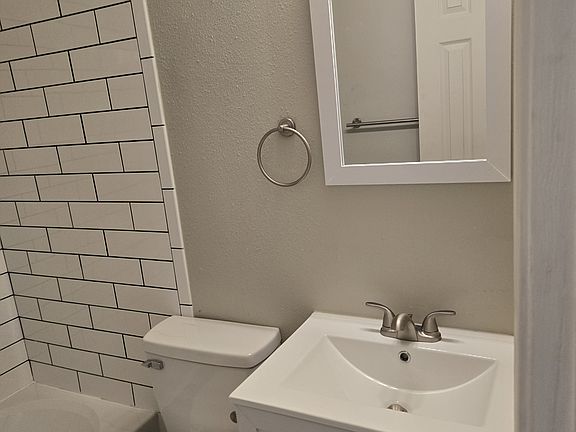 3rd image of 60 Castle Royal Dr #60