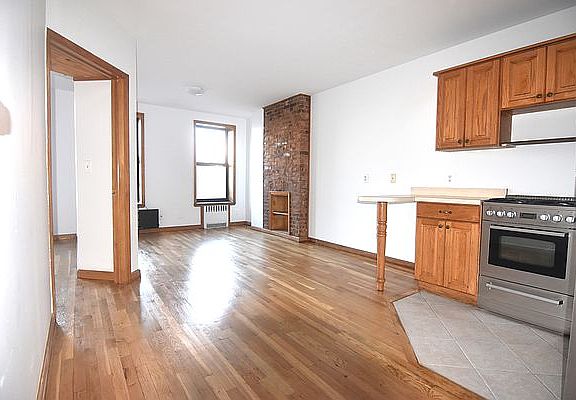 2nd image of 297 Kingsland Ave APT 2