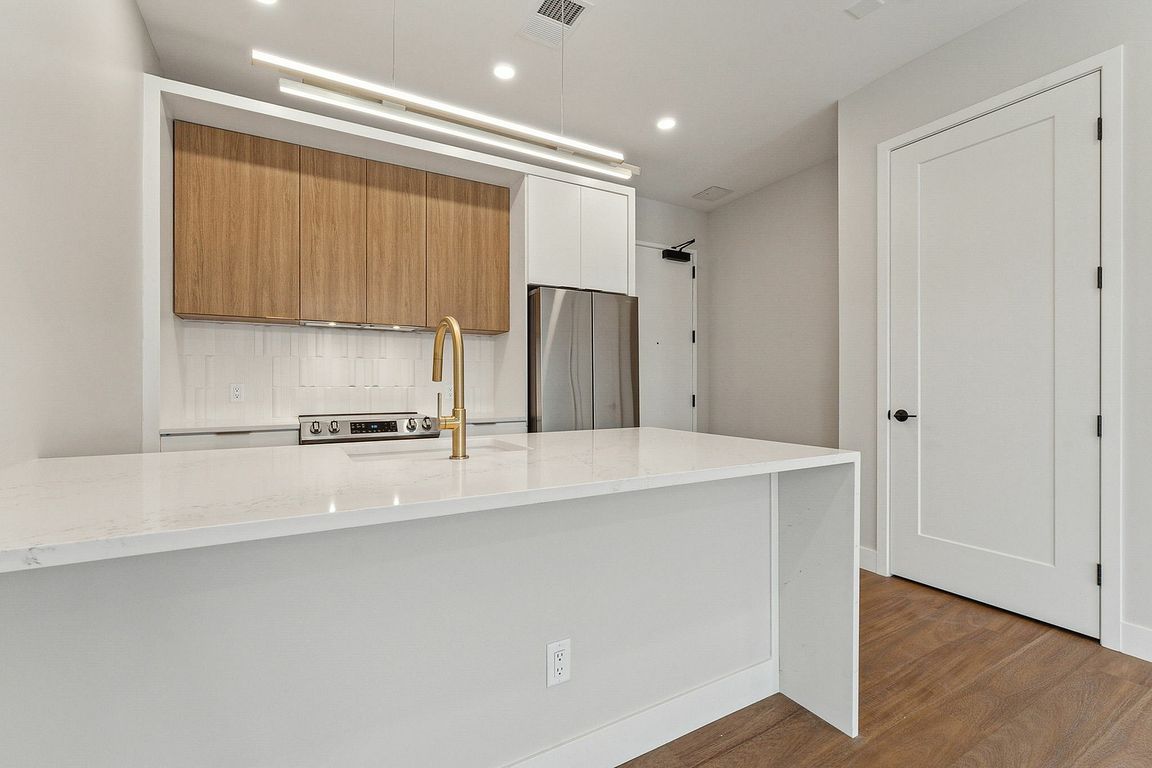 012-3800-Tennyson-St-501