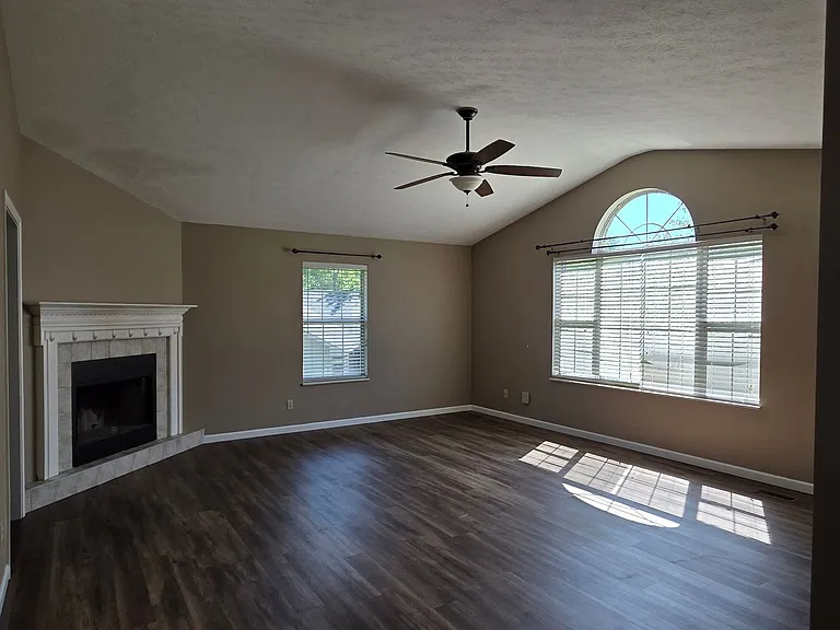 1012 Willow Creek Cir — Photo 9