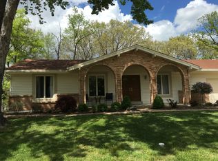 1870 Clover Ridge Ct, Chesterfield, MO 63017