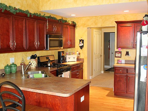 4th image of 704 River Bluff Ct