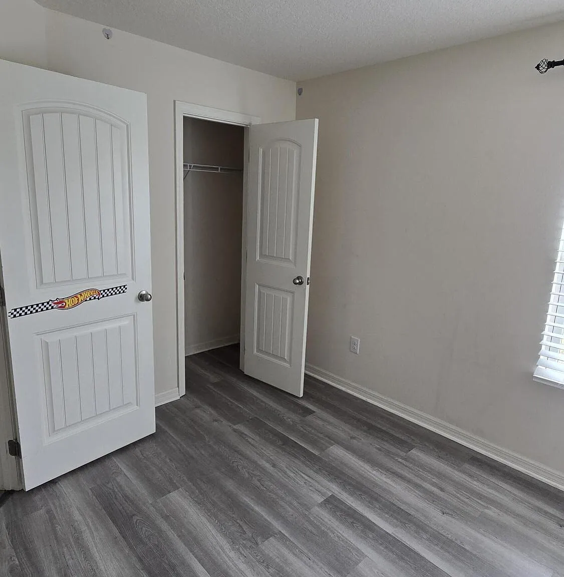 3 bed, 2.0 bath, 1513 sqft, $2,200 — Photo 4