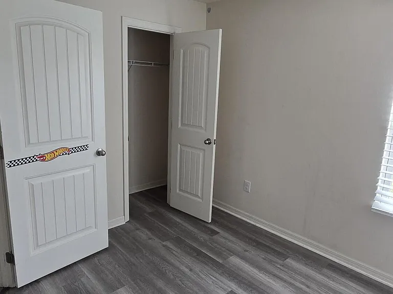 1832 SW Cameo Blvd — Photo 4