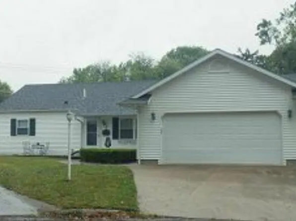 8 Val Aire Dr, Burlington, IA 52601