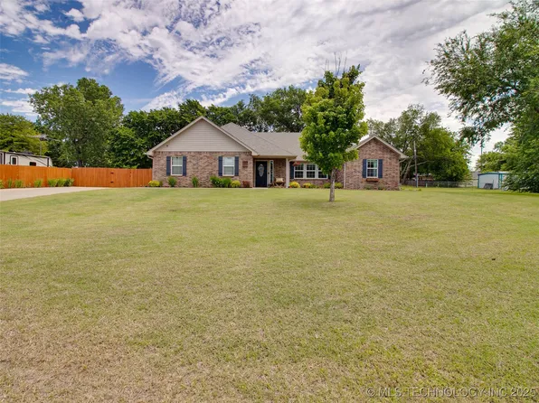1015 N 3rd Ave, Stroud, OK 74079