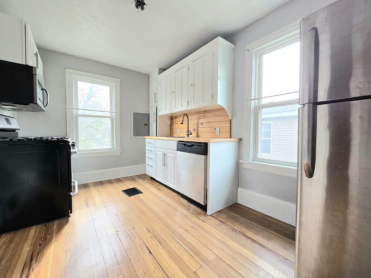 Building Photo - 609 E Mishawaka Ave #609