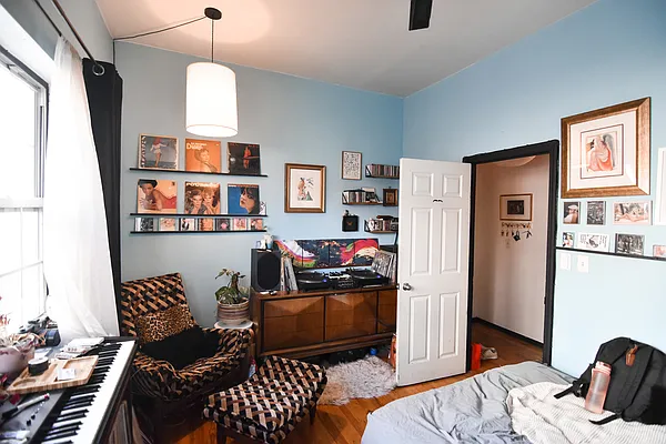 Rented by The Agency | media 12