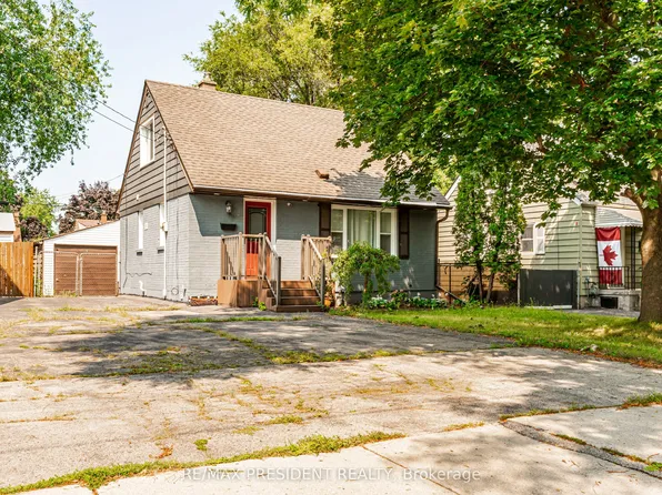 13 Lewis St, Hamilton, ON L8H 6C3