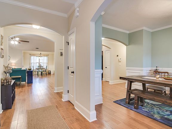 4th image of 637 Wickham Dr
