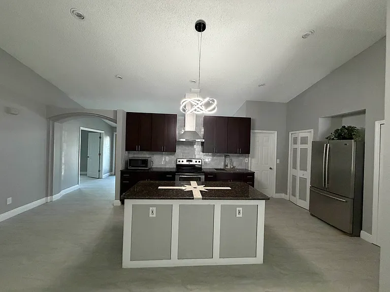1743 Laramie Cir — Photo 2