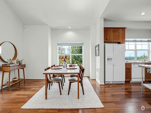 4th image of 1928 17th Avenue NE