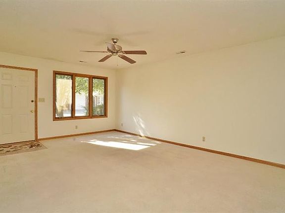 2nd image of 3332 Glenhaven Pl