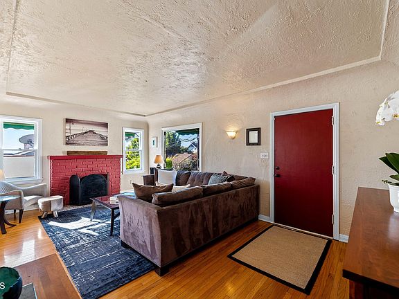 5th image of 282 N Aliso St