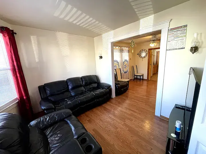 2628 Trowbridge St — Photo 5