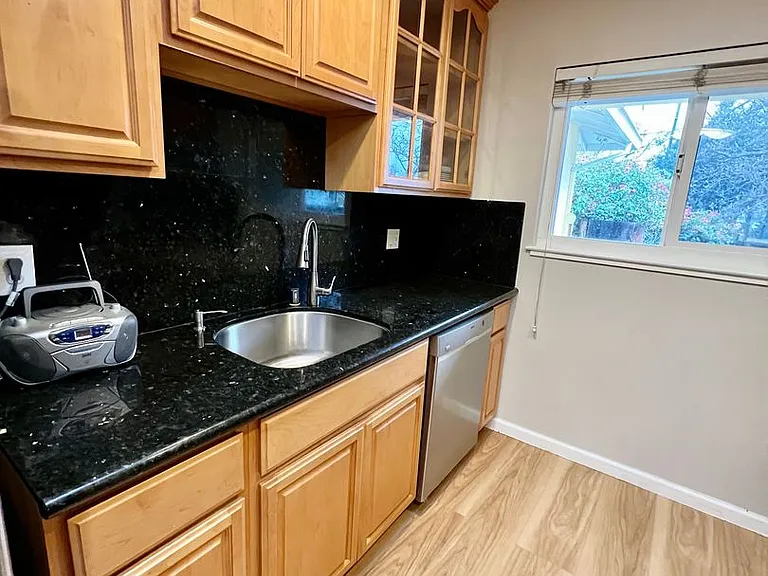 1550 Magpie Ln — Photo 9
