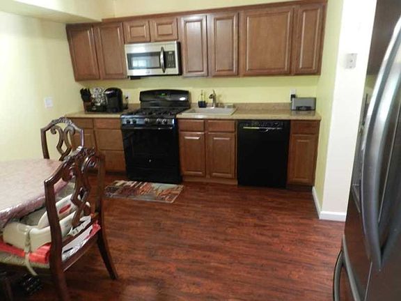 3rd image of 80 Cardinal Dr