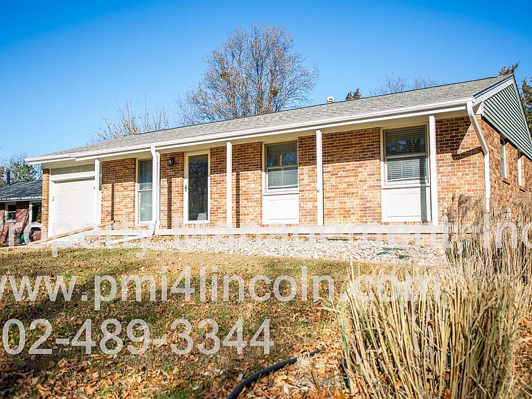 8030 N Hazelwood Dr — Photo 1