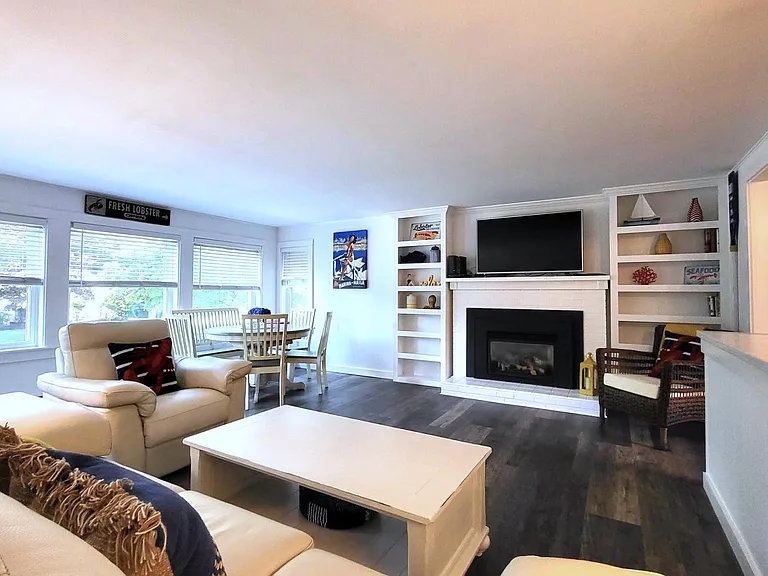 47 Bourne Ave — Photo 4