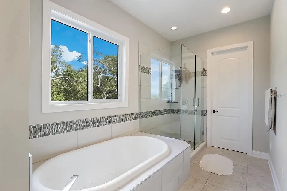 3 bed, 4000 sqft, $6,500 — Photo 1