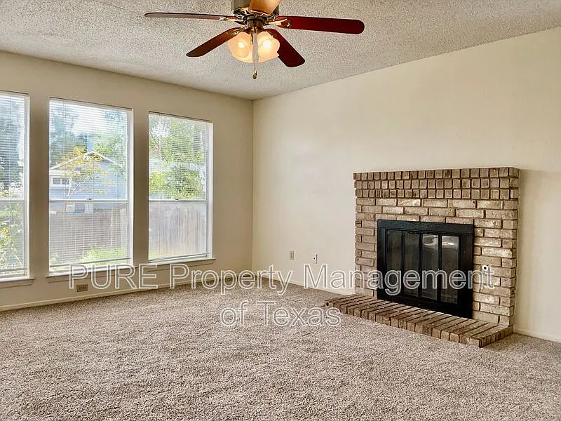 3 bed, 2.5 bath, 1407 sqft, $1,685 — Photo 2