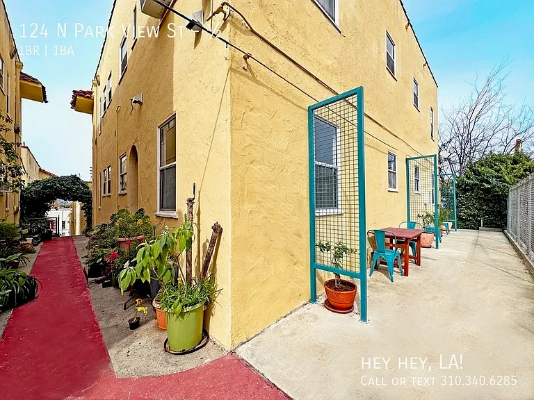 124 N Park View St — Photo 28