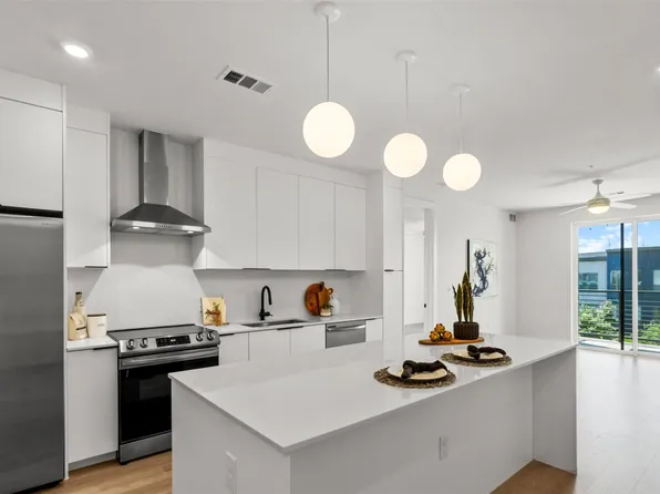 1701 Simond Ave #418, Austin, TX 78723