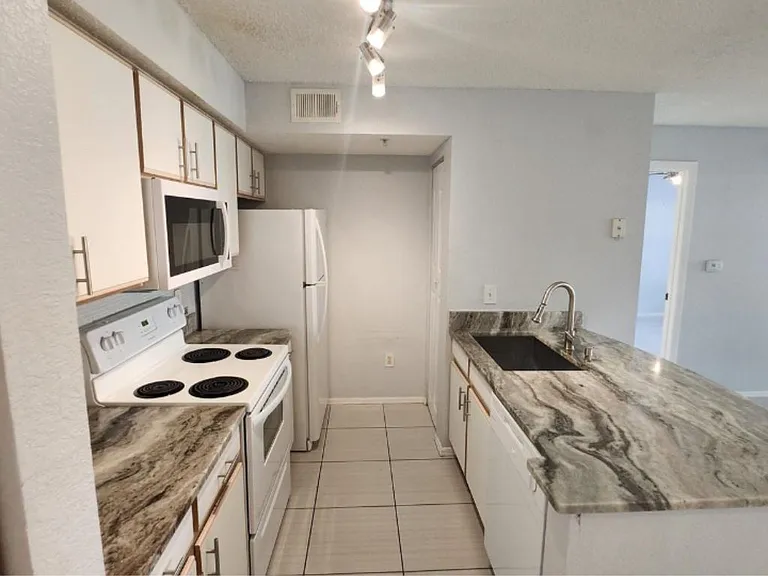 2207 Antigua Pl #718-1 — Photo 4