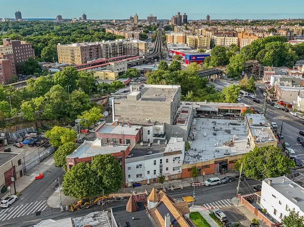 681 Rhinelander Avenue image 29 of 29