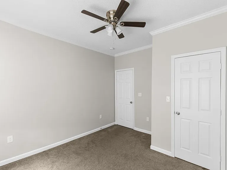 Southside Manor — Photo 16