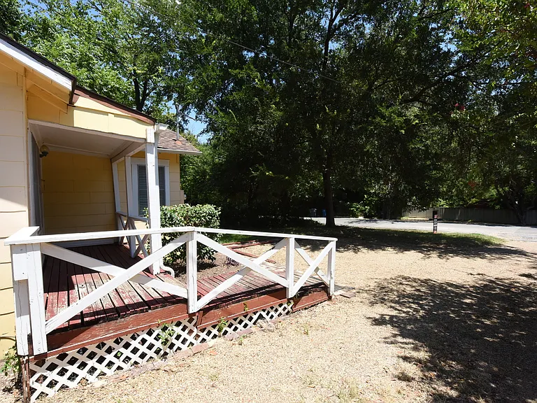 9015 San Leandro Dr — Photo 19