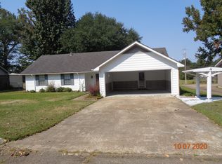 425 Forrest Ct, Columbus, MS 39702