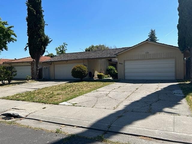 2nd image of 8902 Valleyoak Dr