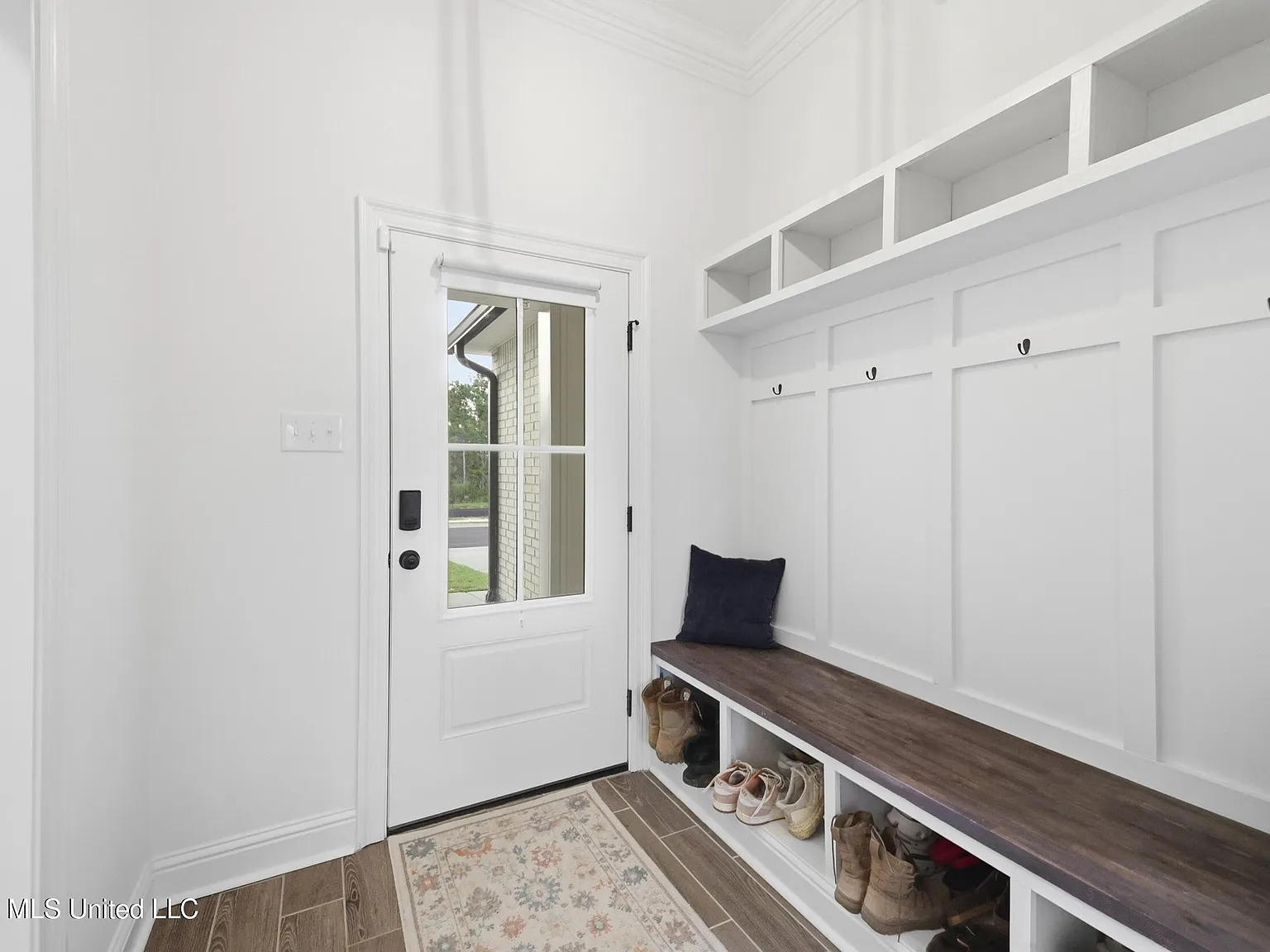 3 bed, 2.0 bath, 1710 sqft, $2,200 — Photo 3